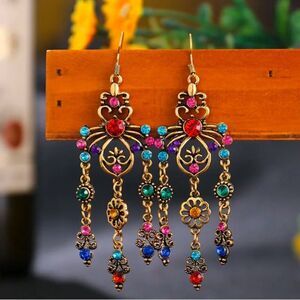 ✨ 🆕 ✨ STUNNING Vibrant Red & Blue Dangle Earrings with Intricate Design✨